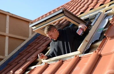 Pose de fenêtres de toit Velux à Charre